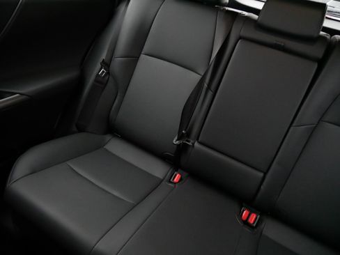 Certified 2024 Toyota Venza XLE AWD/4WD image 12