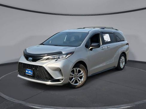 Used 2022 Toyota Sienna XSE w/ XSE Plus Package AWD/4WD image 1