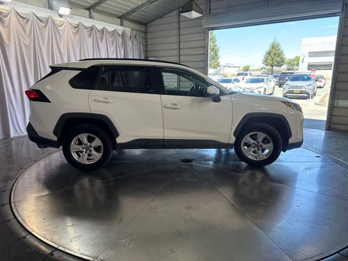 Used 2019 Toyota RAV4 XLE w/ Carpet Mat Package AWD/4WD image 3