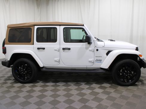 Used 2022 Jeep Wrangler Unlimited Sahara w/ Cold Weather Group image 33
