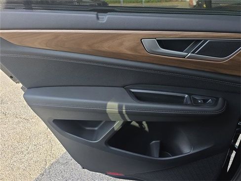 New 2026 Volkswagen Atlas SE image 9