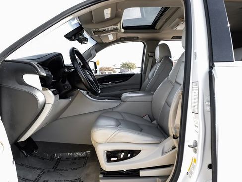 Used 2020 Cadillac Escalade ESV Premium Luxury image 3