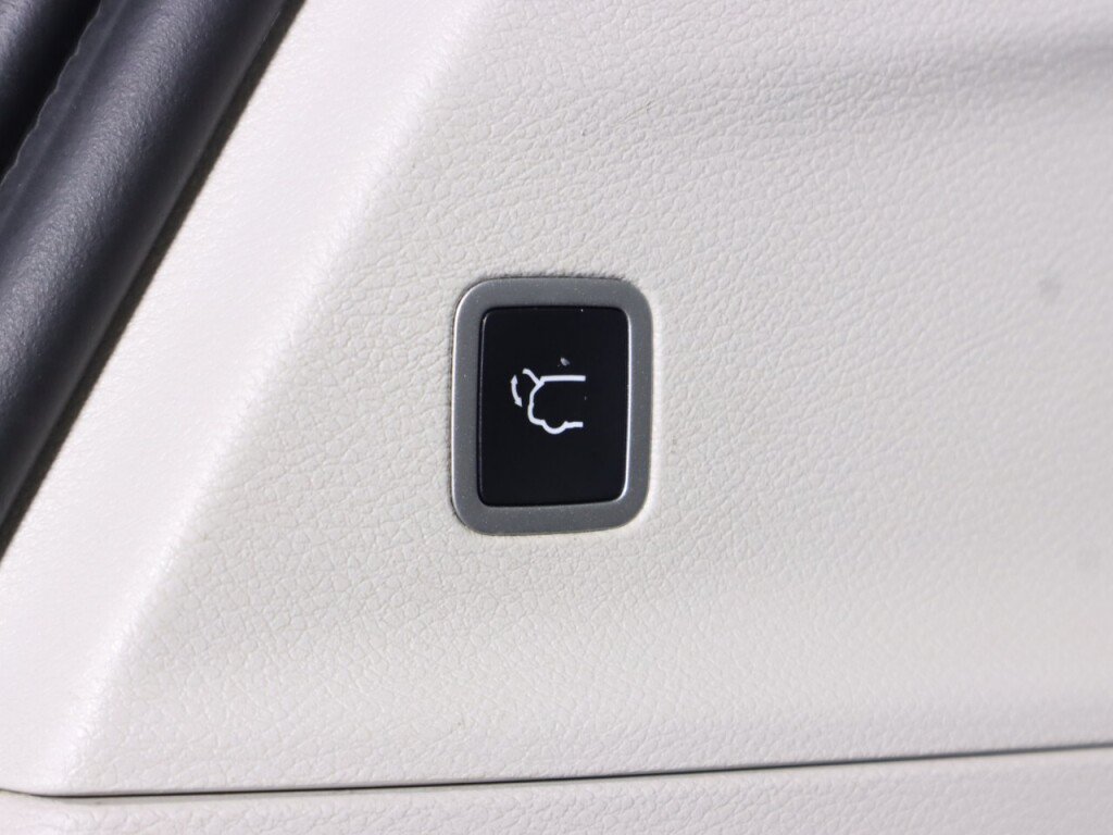 Used 2021 Chrysler Pacifica Touring-L FWD image 35