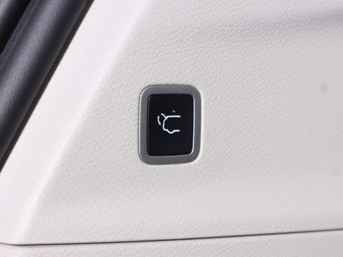 Used 2021 Chrysler Pacifica Touring-L FWD image 35