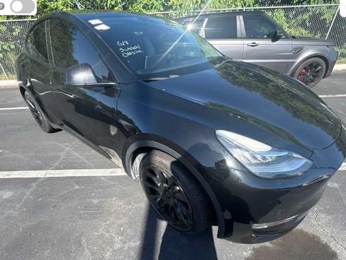 Used 2022 Tesla Model Y Long Range AWD/4WD image 2