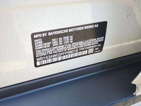 Used 2023 BMW i4 eDrive35 w/ Premium Package RWD image 27