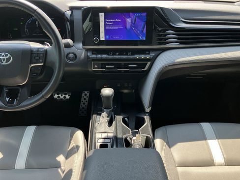 Used 2025 Toyota Camry SE w/ Convenience Package FWD image 17