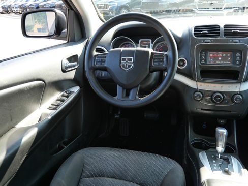 Used 2017 Dodge Journey SXT w/ Comfort/Convenience Group AWD/4WD image 9