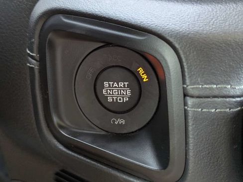 Used 2024 Jeep Gladiator Mojave AWD/4WD image 27