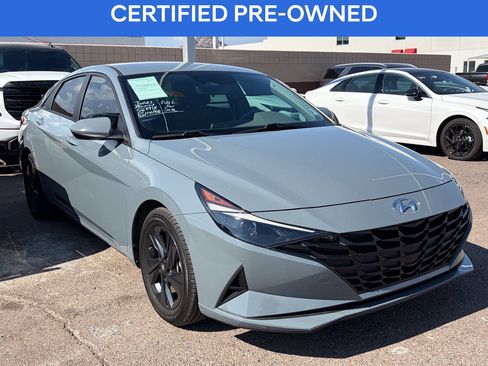 Used 2023 Hyundai Elantra SEL w/ Cargo Package FWD image 2
