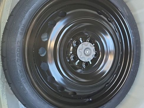 Used 2025 Toyota Corolla LE image 14