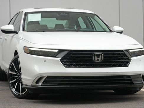 Used 2024 Honda Accord Touring image 2