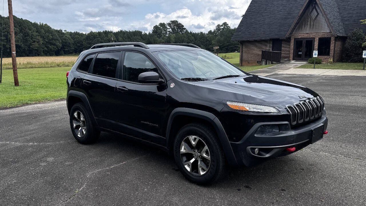Used 2014 Jeep Cherokee Trailhawk w/ Comfort/Convenience Group AWD/4WD image 2