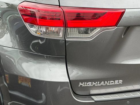 Used 2017 Toyota Highlander Limited AWD/4WD image 26