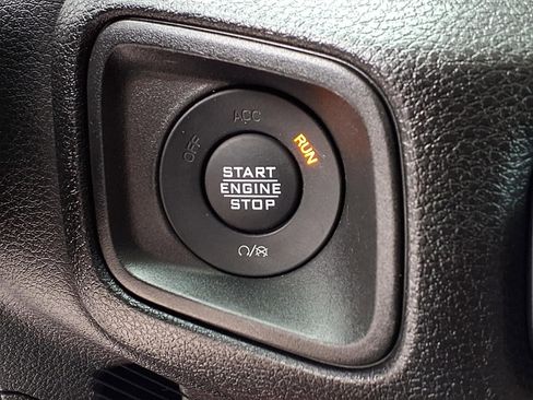 Used 2024 Jeep Gladiator Sport AWD/4WD image 8