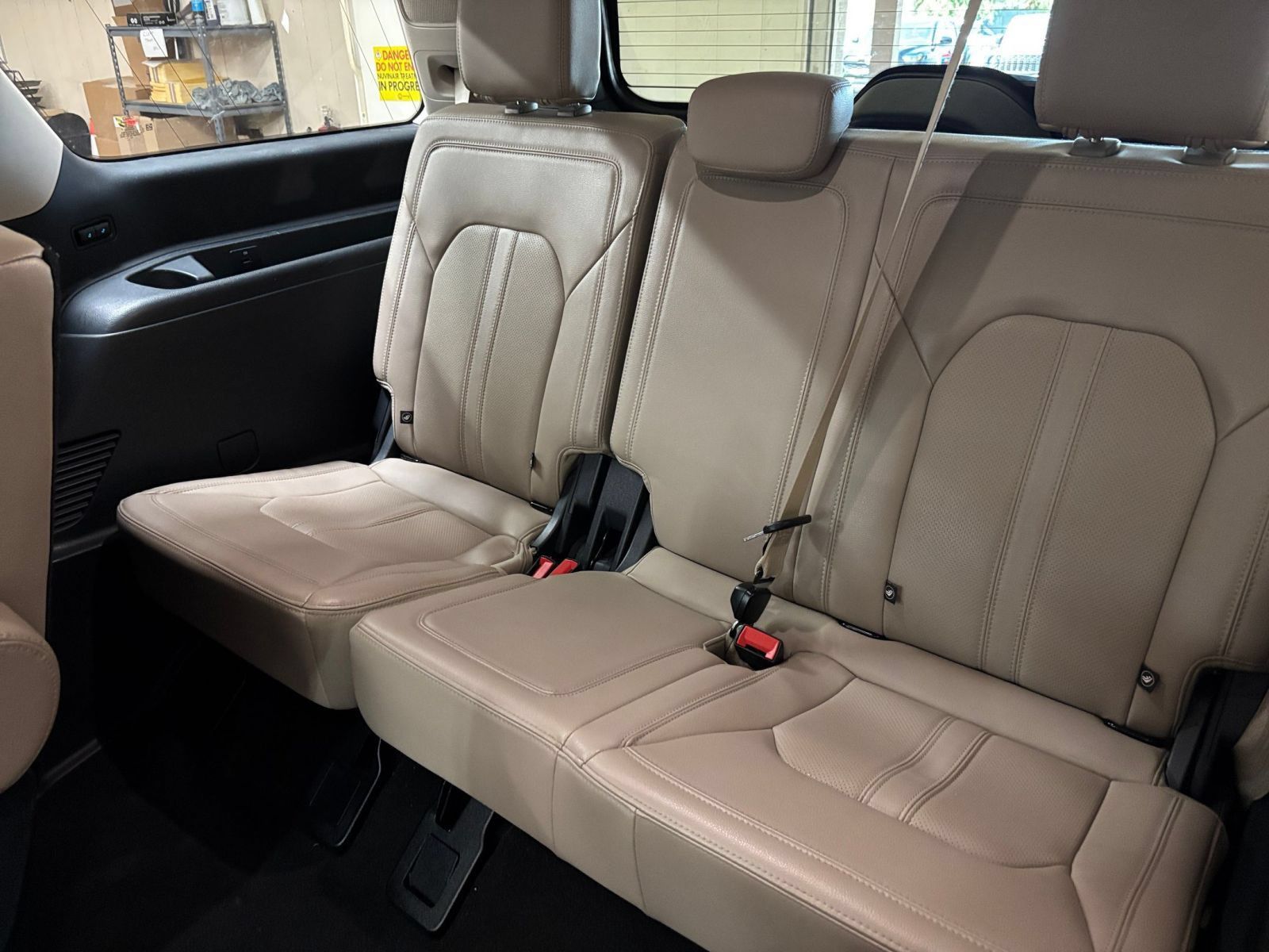 Used 2024 Ford Expedition Limited RWD image 32