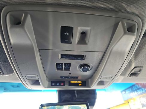 Used 2017 Cadillac Escalade ESV Luxury image 25