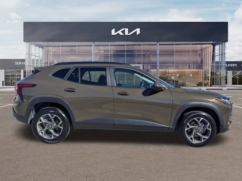 Used 2024 Chevrolet Trax LT w/ Driver Confidence Package image 3