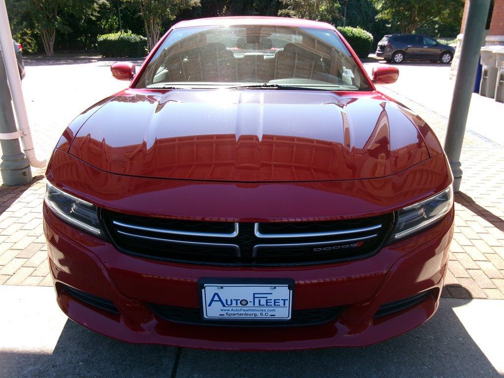 Used 2016 Dodge Charger SE RWD image 2