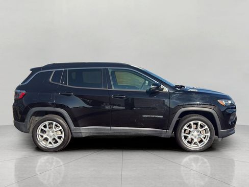 Used 2023 Jeep Compass Latitude AWD/4WD image 3