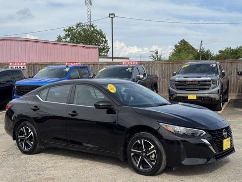 Used 2025 Nissan Sentra SV FWD image 3