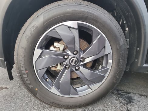 Used 2025 Nissan Rogue SV image 11