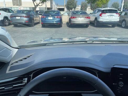 Used 2025 Volkswagen Jetta SE image 34