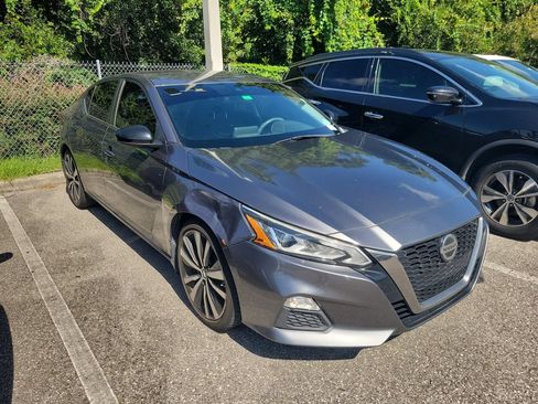 Used 2020 Nissan Altima 2.5 SR FWD image 2