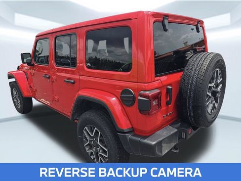 Used 2025 Jeep Wrangler Unlimited Sahara AWD/4WD image 4