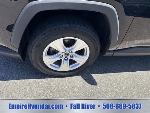Used 2020 Toyota RAV4 LE AWD/4WD image 12