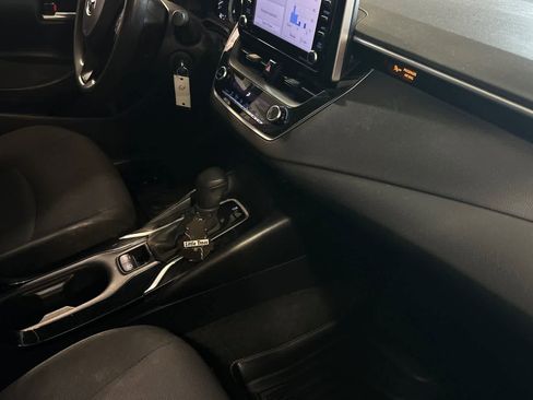 Used 2021 Toyota Corolla LE FWD image 17