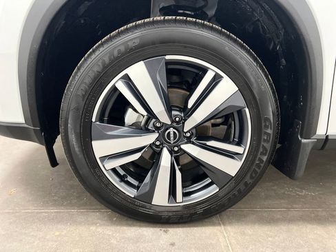 Used 2025 Nissan Rogue SL w/ SL Premium Package FWD image 30