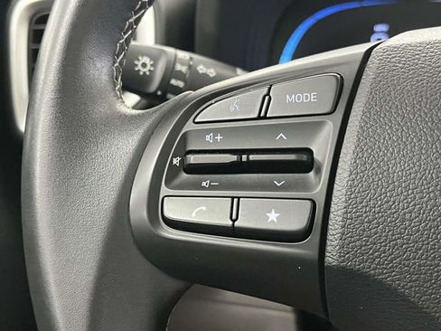 Used 2025 Hyundai Venue SEL FWD image 29