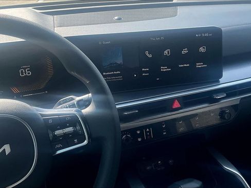 Certified 2025 Kia Sorento LX FWD image 13