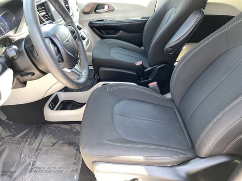 Used 2023 Chrysler Voyager LX FWD image 27