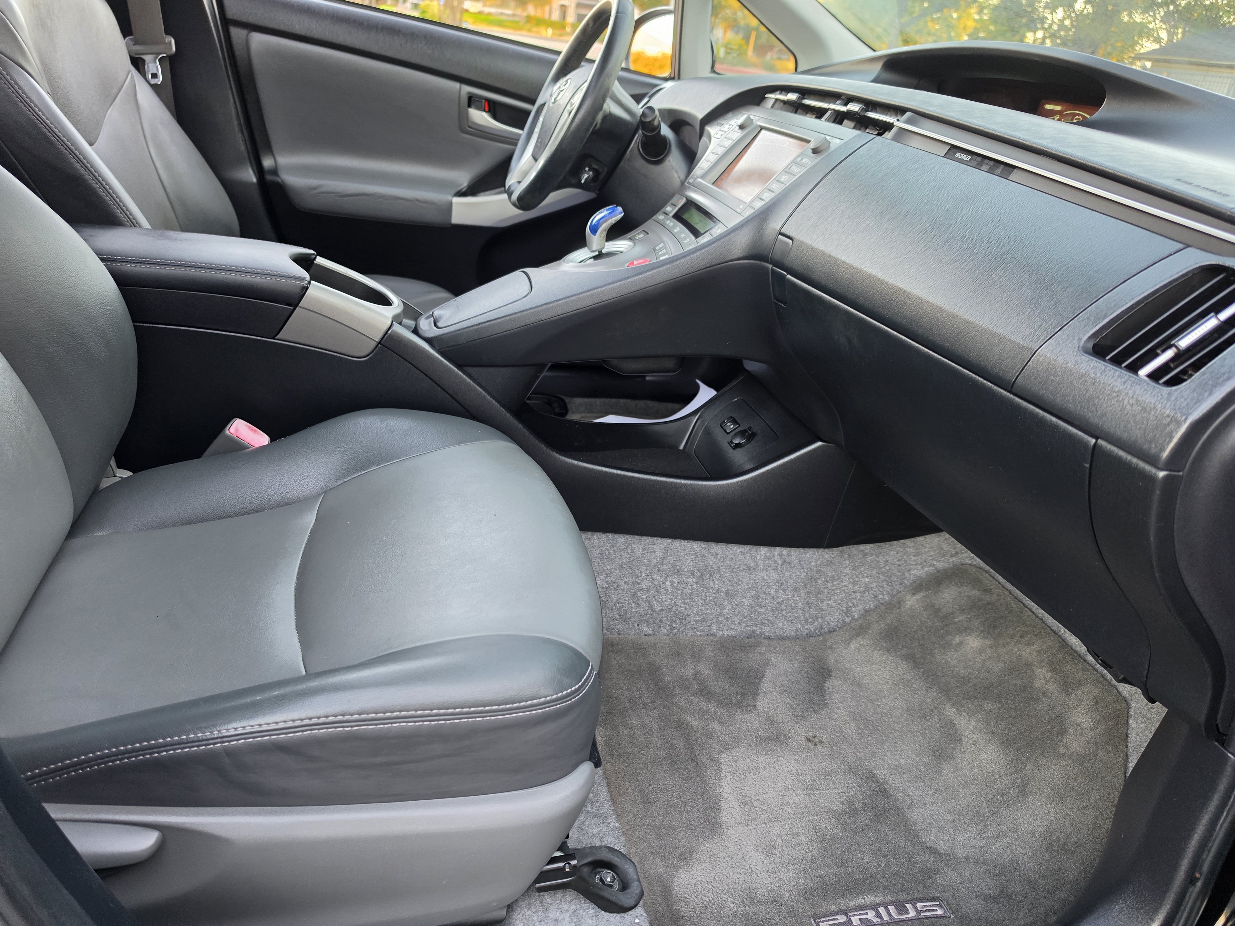 Used 2013 Toyota Prius Four w/ Deluxe Solar Roof Pkg FWD image 15