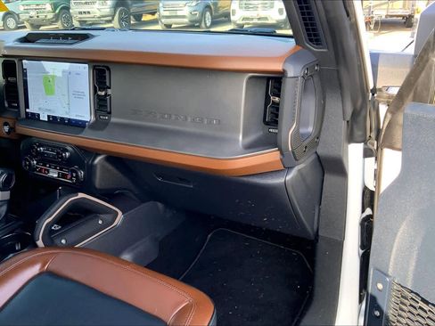 Used 2024 Ford Bronco Outer Banks image 16