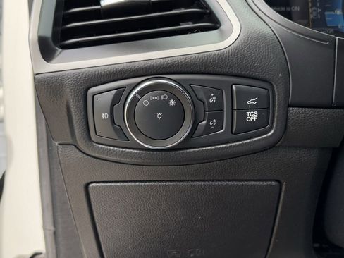 Used 2022 Ford Edge SEL w/ Convenience Package image 23