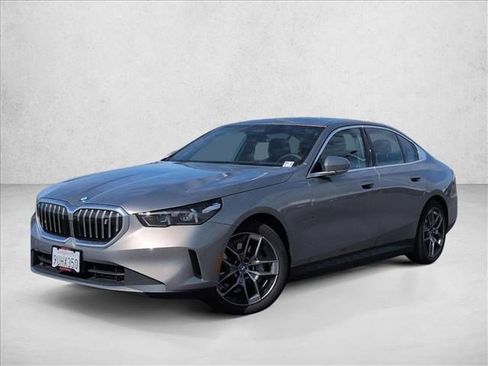 Used 2025 BMW i5 eDrive40i w/ Premium Package image 1