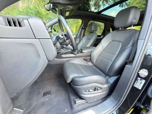 Certified 2024 Porsche Cayenne AWD/4WD image 5