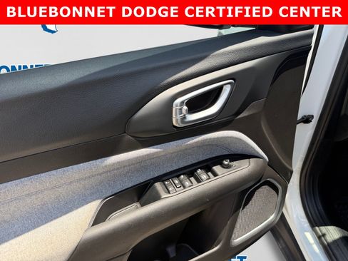 Used 2025 Jeep Compass Latitude AWD/4WD image 10