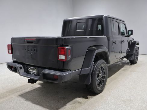 Used 2023 Jeep Gladiator Sport image 2