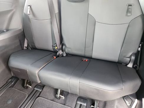 Certified 2022 Toyota Sienna XSE FWD image 31