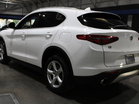 Used 2018 Alfa Romeo Stelvio Base image 8