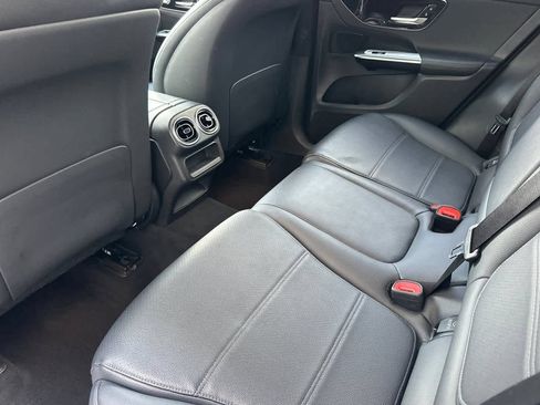 Used 2024 Mercedes-Benz GLC 300 w/ Winter Package image 4