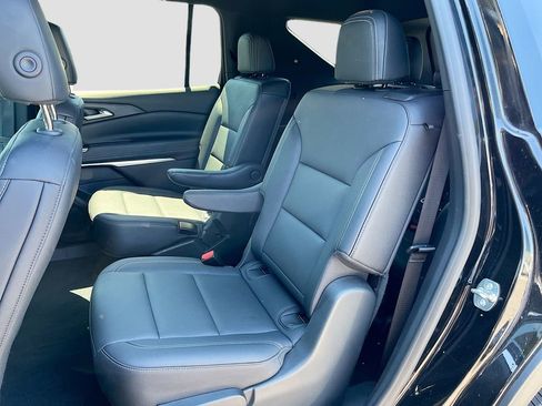 Used 2025 Chevrolet Traverse LT FWD image 29