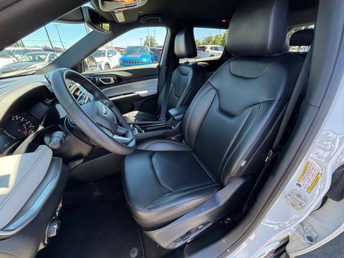 Used 2025 Jeep Compass Limited AWD/4WD image 37