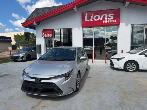 Used 2024 Toyota Corolla LE FWD image 3