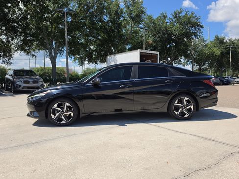 Used 2023 Hyundai Elantra Limited FWD image 5