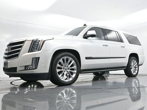 Used 2017 Cadillac Escalade ESV Luxury image 52